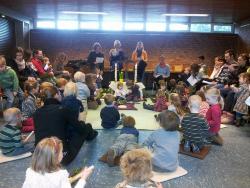 Feier des Kleinkindergottesdienstes im Jugendheim Unterbach Feier des Kleinkindergottesdienstes im Jugendheim Unterbach