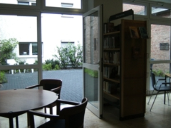 Innenhof_BüchereiHJ