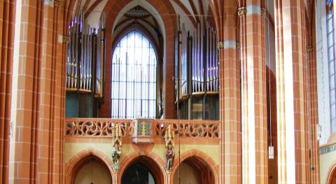 "Gehst du an einer Kirche vorbei und hörst die Orgel darin spielen, so gehe hinein und höre zu". (Robert Schumann) "Gehst du an einer Kirche vorbei und hörst die Orgel darin spielen, so gehe hinein und höre zu". (Robert Schumann)