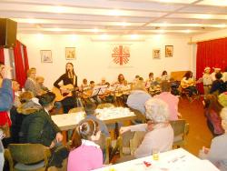 Caritas Café International mit Sofia Hrissohoidou  und dem Kinder-Gitarren-Club