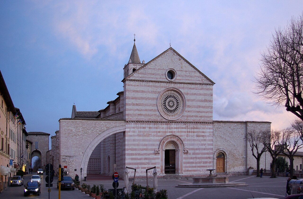 Assisi_Santa_Chiara_BW_3 (c) Von Berthold Werner - Eigenes Werk, Gemeinfrei, https://commons.wikimedia.org/w/index.php?curid=6345509