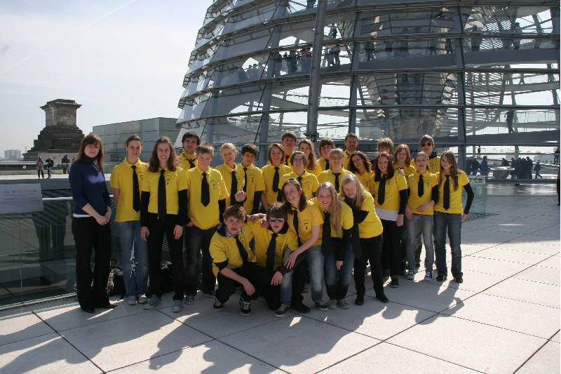Jugendchor beim Reichstag (Hier klicken für ein größeres Bild)