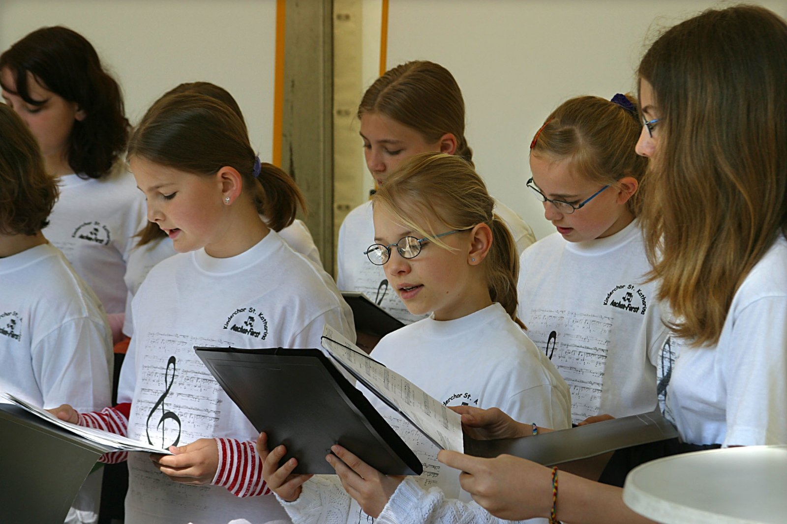 Kinderchor (c) Bild: Klaus Herzog, in: Pfarrbriefservice.de