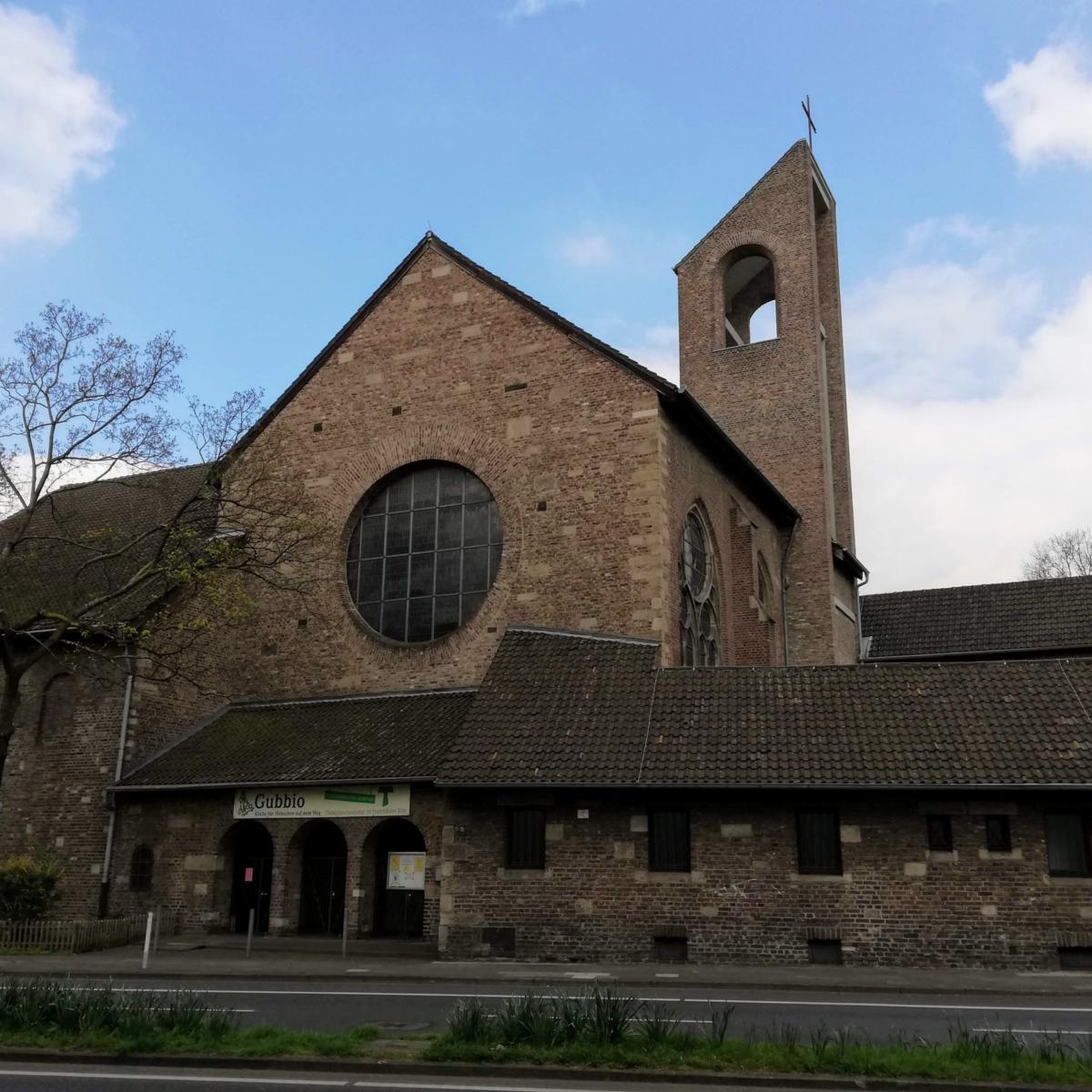 Gubbio Kirche Außen Komplett