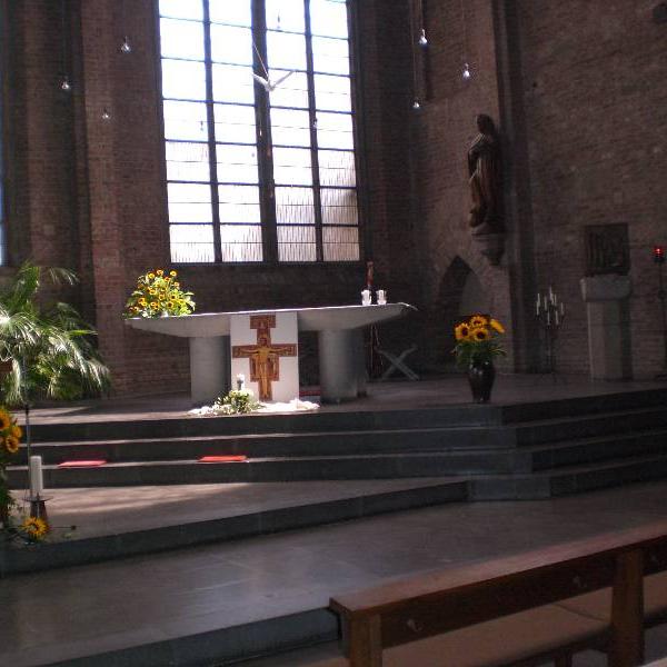 Gubbio Kirche Innenraum