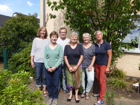Mitarbeiter des Caritasbüros. V.l.n.r.: Eva Dazert, Brigitta Musso-Roegele, Matthias Eckmann, Brigitte Selbach, Marianne Peters, Ingrid Eck (Koordinatorin PGR) Mitarbeiter des Caritasbüros. V.l.n.r.: Eva Dazert, Brigitta Musso-Roegele, Matthias Eckmann, Brigitte Selbach, Marianne Peters, Ingrid Eck (Koordinatorin PGR)