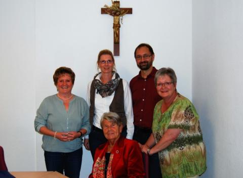 Ilona Eckenroth-Radecki, Andrea Schlechter (Vorsitzende), Tobias Orth und Elisabeth Potratz (Schriftführerin), unten Ursula Fritz (PGR)