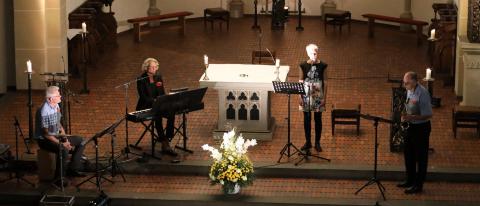 Gregor Holzenkamp , Pia Gensler, Charlotte Krause und Bernhard Losacker auf Benefizkonzert in St. Johannes Baptist