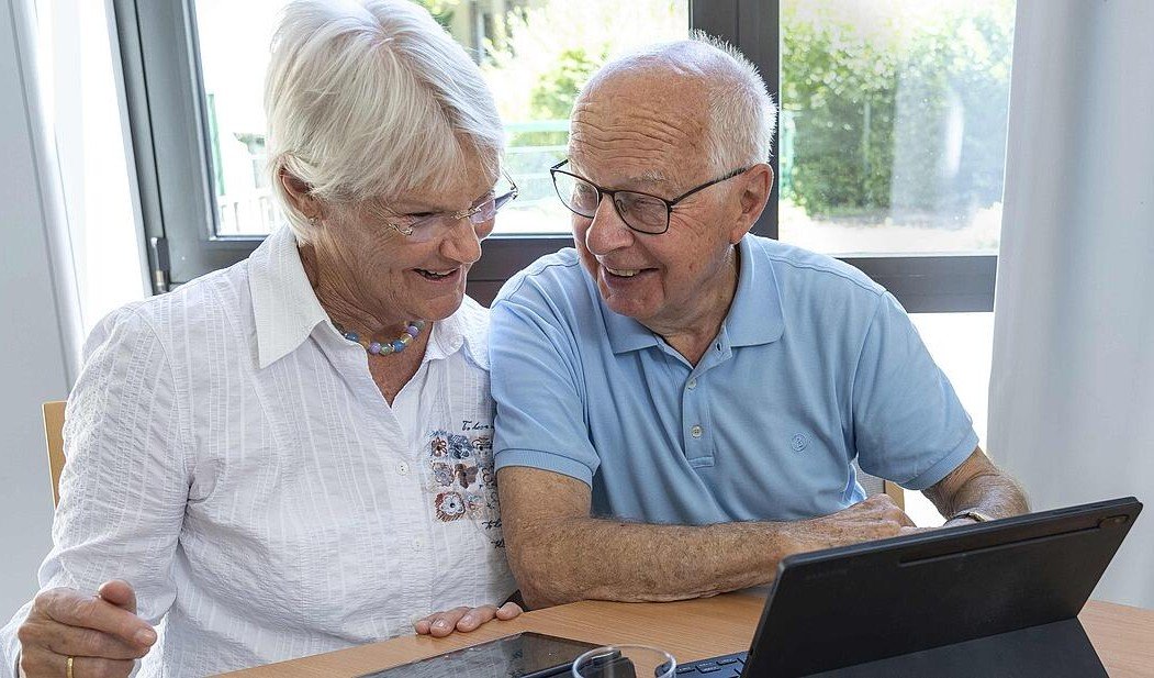 Bild DigitalPakt Alter (1) (c) BAGSO