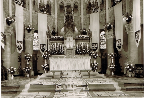 Chor bei der Übernahme durch die Kreuzherren 1957