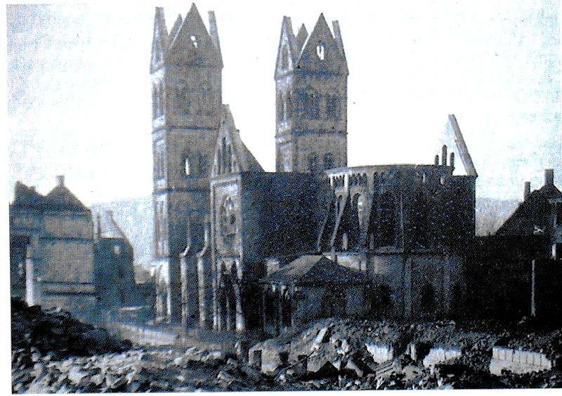Kirche nach dem Bombenangriff am 25.6.1943