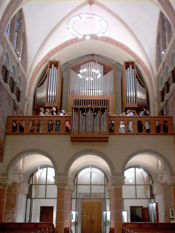 Die Empore mit Chor und Orgel