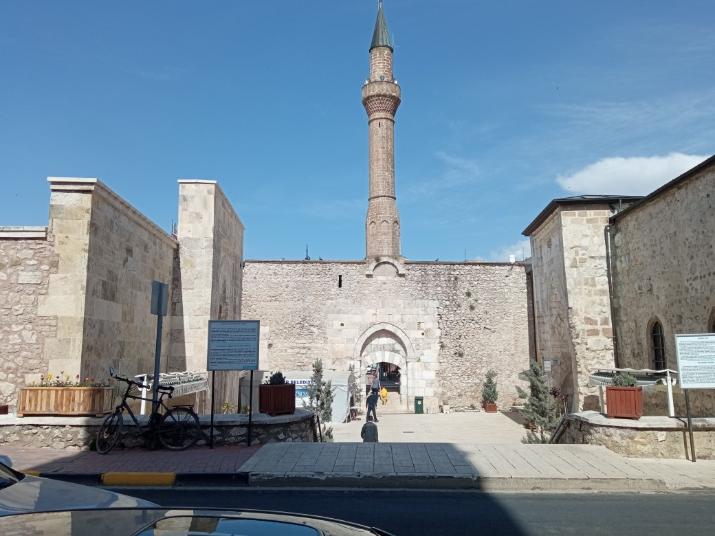 Monumentaler Eingang zur Moschee 