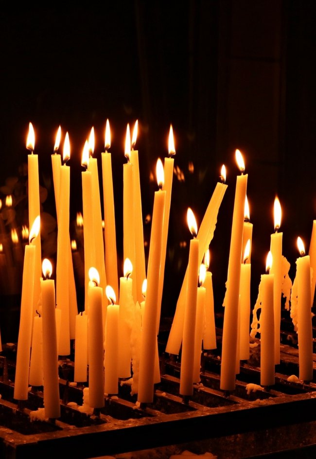 candles-4298297_by_pixel2013_pixabay_pfarrbriefservice (1)