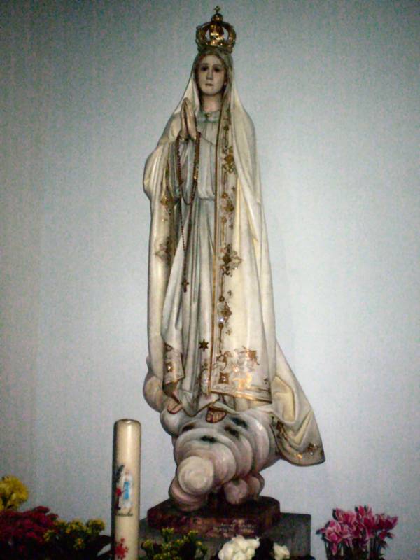 Fatima-Madonna 1953 in Fatima gefertigt seit 1954 hier und 2009 restauriert und mit Krone ergänzt