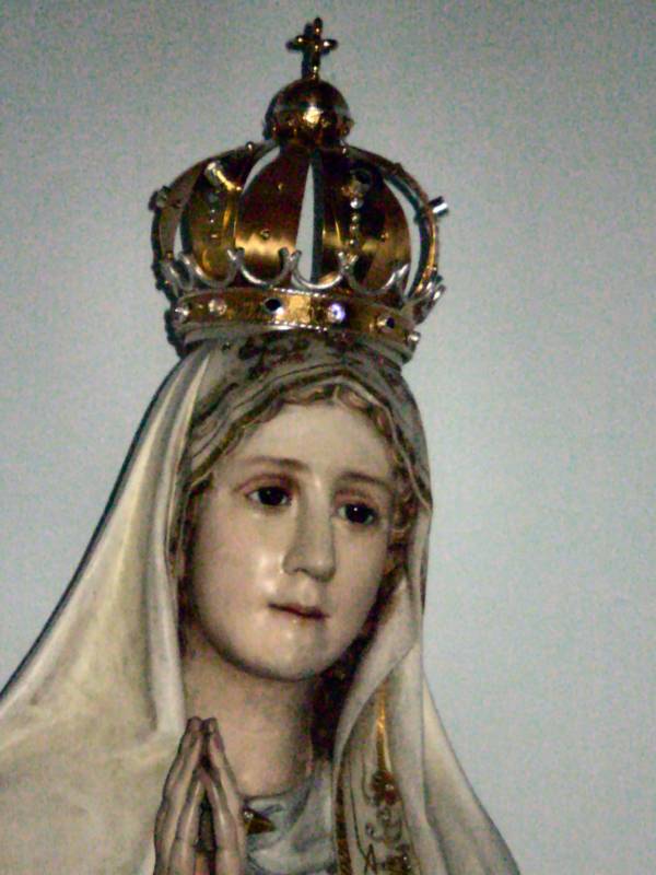 Fatima-Madonna nach der Restaurierung 2009 mit Krone ergänzt