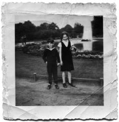 Agnes Frings und ihr Bruder 1938, als ihre Welt noch in Ordnung war    ©privat
