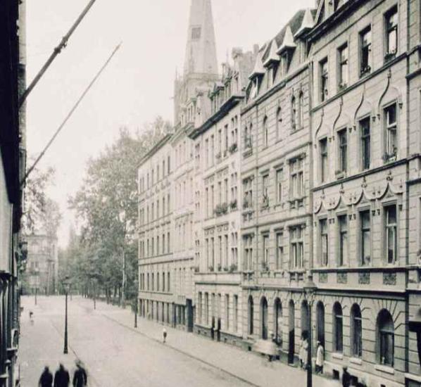 <em>Ansicht der Vondelstraße mit dem Turm der Pauluskirche, 1930  (Foto: privat)</em>