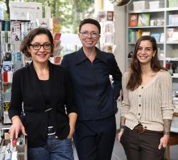 <em>Friederike Dobisch mit Kolleginnen in 'Der andere Buchladen' ©SilviaBins</em>