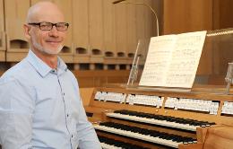 <em>Gerd Schmidt – seit 2001 in St. Severin – mit Leib und Seele Kirchenmusiker; ©SilviaBins</em>