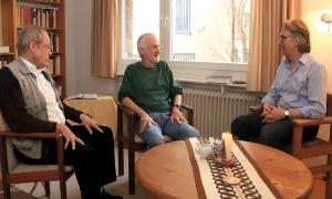 Mit den in St. Severin aktiven Ruhestandsgeistlichen Volker Weyres (l.) und Johannes Krautkrämer (r.) sprach Alfred Gehrmann am 13. Februar 2019