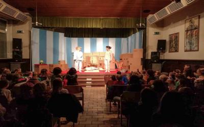 Ein Theaterstück – hier im Pfarrheim an St. Severin – greift das Thema kindgerecht auf und gibt wichtige Anregungen für Erwachsene.