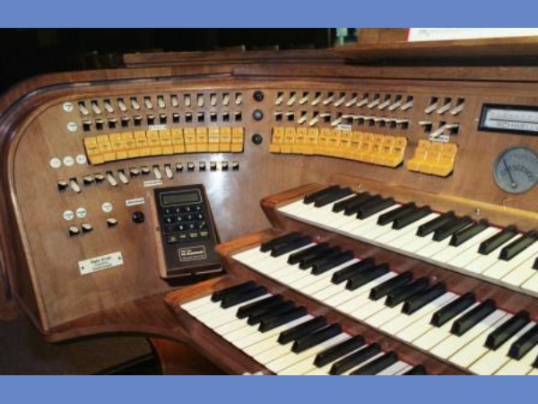02 Orgel Spieltisch links 1992