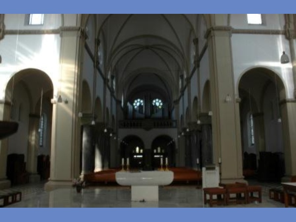 Kircheninnenraum1