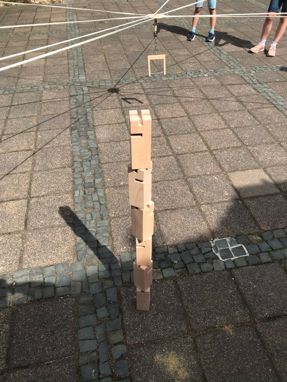 Der Fröbelturm steht! Der Fröbelturm steht!