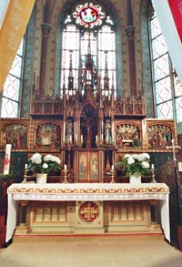 Der Hochaltar - St. Margareta Olpe